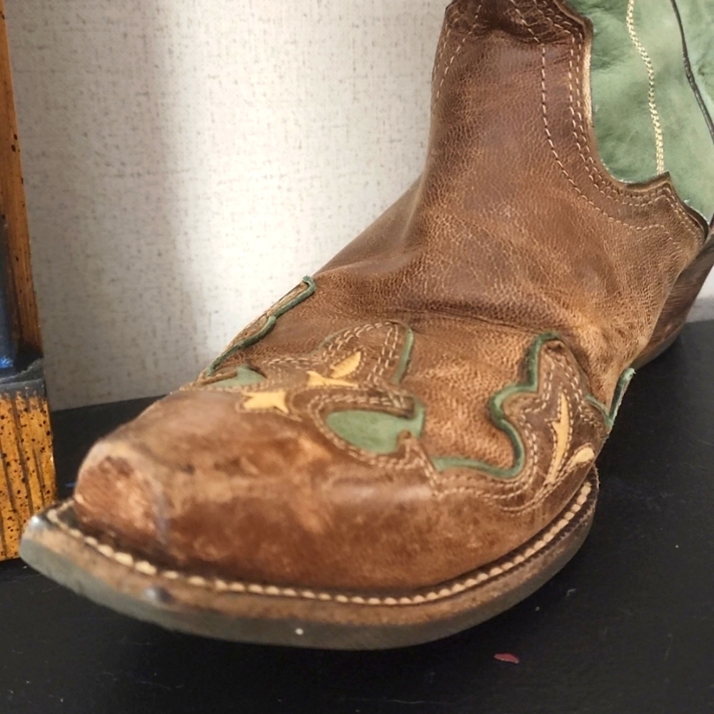 Women's Ariat size 9 boots brown and green